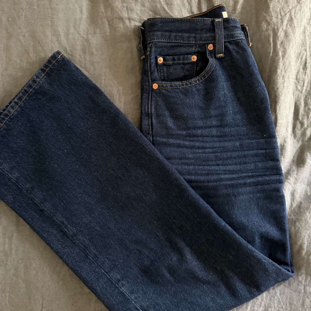 Levi’s Ribcage Wide Leg Jeans - Picture 4 of 4